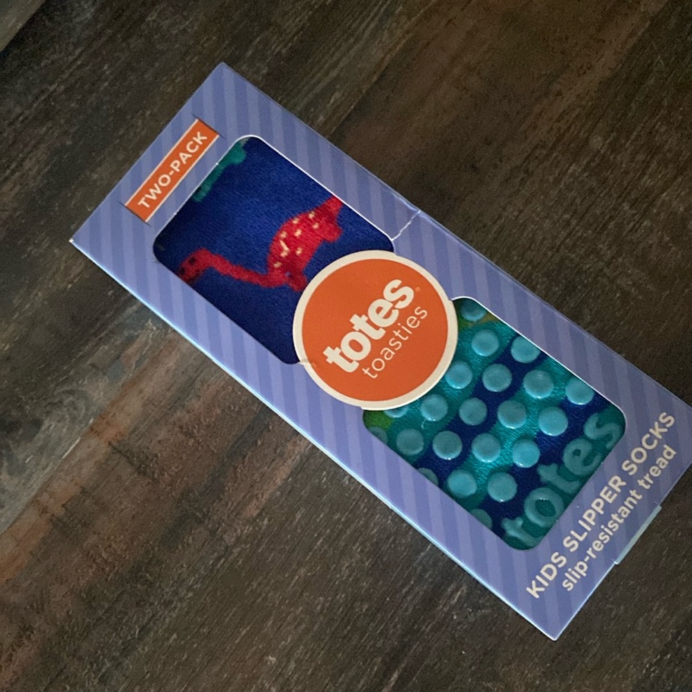 Totes slipper socks. NIB. Sizing for 3-6 yo